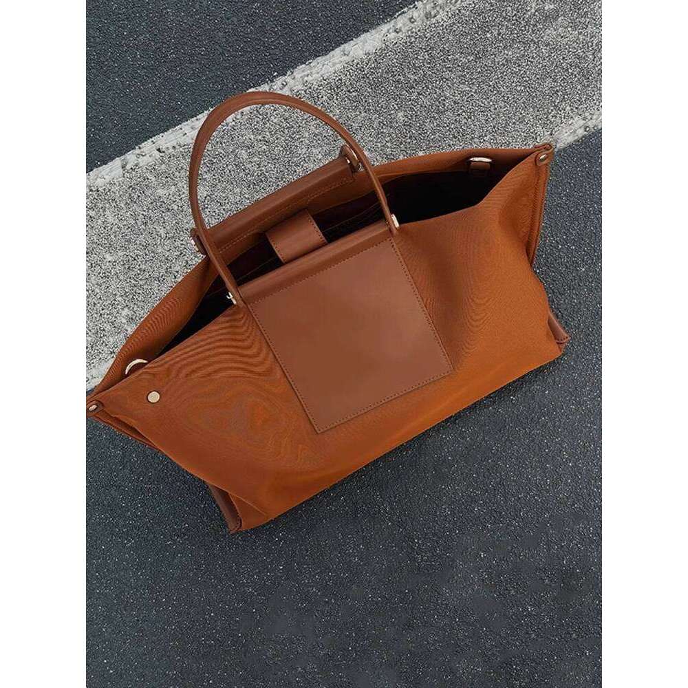 Spacious Interior Design Featuring multiple compartments including zippered pockets, making it easy to organize your belongings efficiently