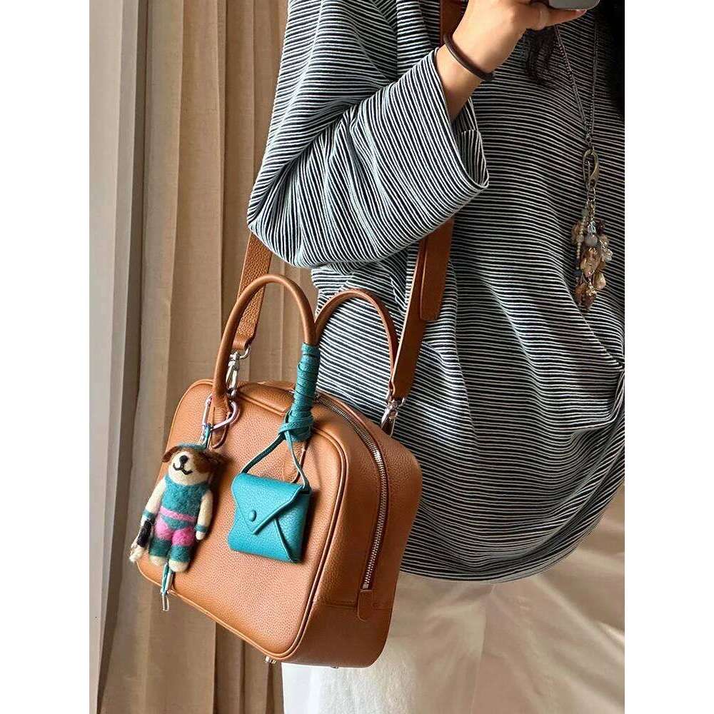 Large Capaci Women's Tote 2025 New Sle Commuter Bowling Handheld Boston Bag Faionable Cowhide Leather Handbag
