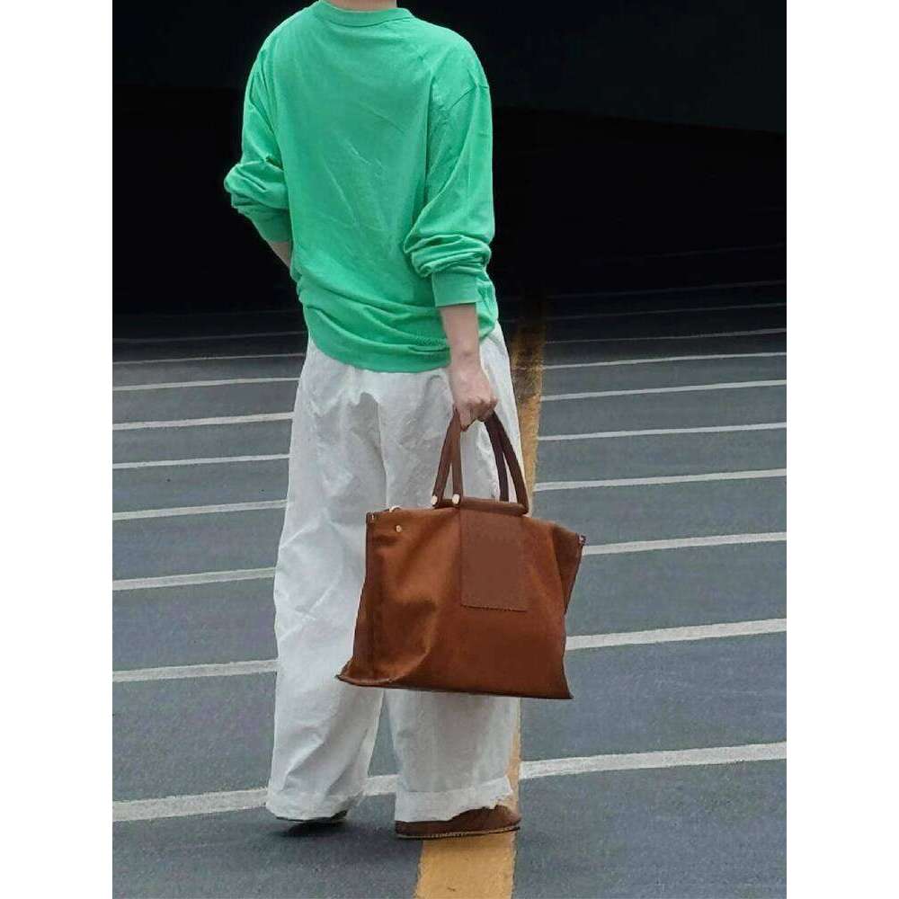 Spacious Interior Design Featuring multiple compartments including zippered pockets, making it easy to organize your belongings efficiently