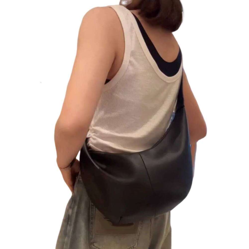 Sophisticated Ladies' Handbag Collection: Robust Black Shoulder Satchel Ideal for Professional Environments