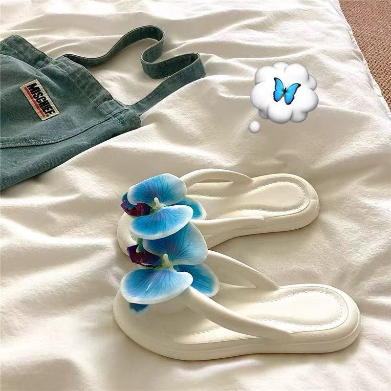 Fashionable Indoor/Outdoor Sandal Style Slippers Made from Lightweight Material