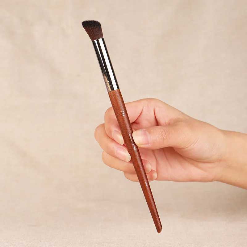 Professional Soft Makeup Brush Makeup Tools Liquid Foundation Concealer Makeup Brush Wooden Handle Brushes Beauty Tool Wholesale XJ2500716