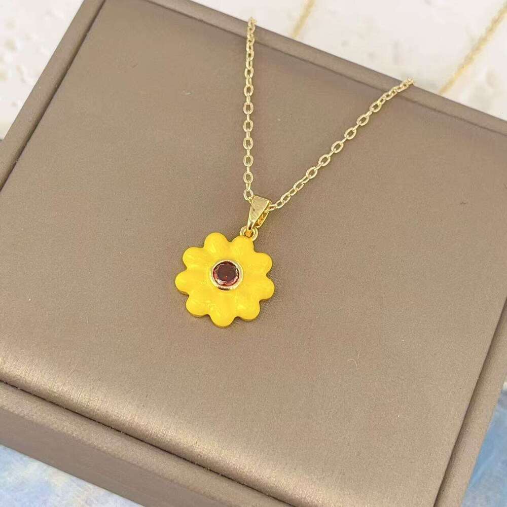 Titanium Steel Chain Non-Fading Oil-Drip Yellow Flower Necklace For Women, Light Niche High-End Jewelry Accessory 23C