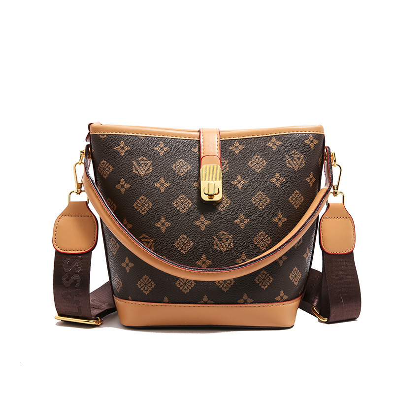 Designer Exquisite Bucket Versatile Niche Print Fashion Trendy Large Capacity Shoulder Underarm Light Luxury Women's Bag
