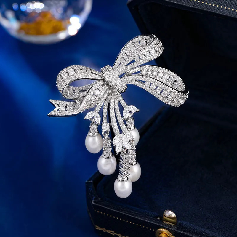 High-end sense luxurious heavy industry light bow brooch versatile coat accessories 250712