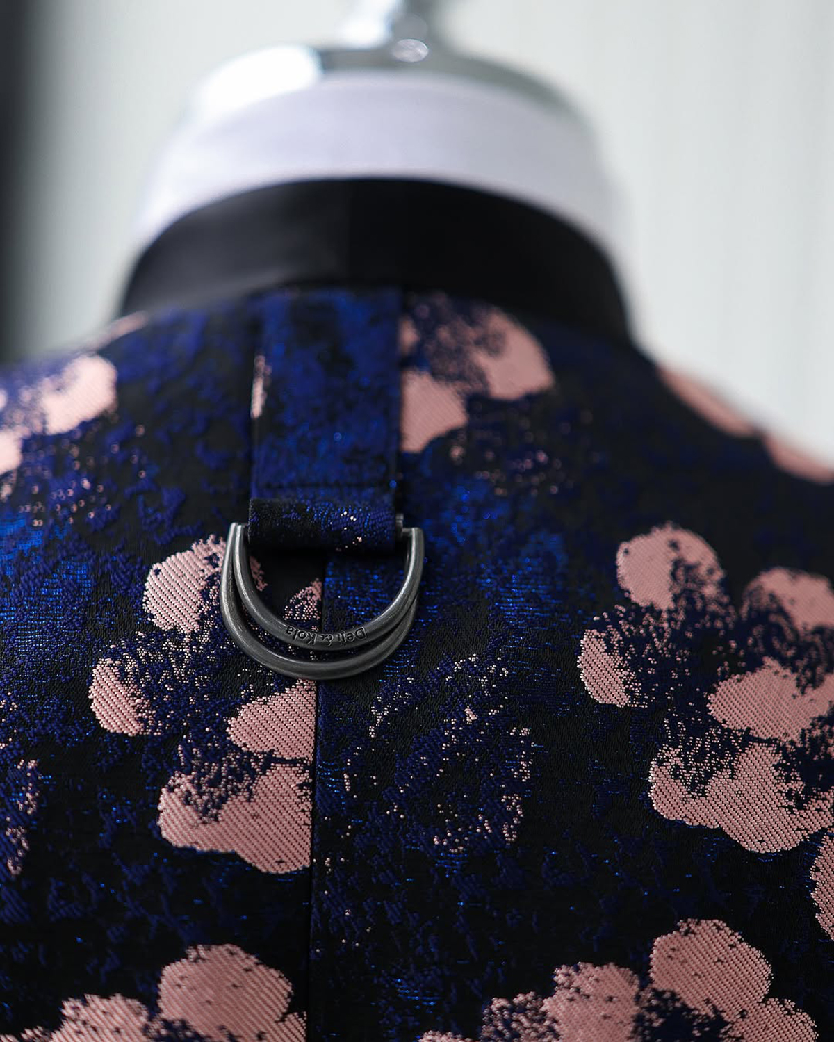 Stylish Men Suits Tailor-Made 2 Pieces Standard Lapel Jacket Flowers Blazer One Button Evening Party Groom Customized Coat Black Pants Plus Size