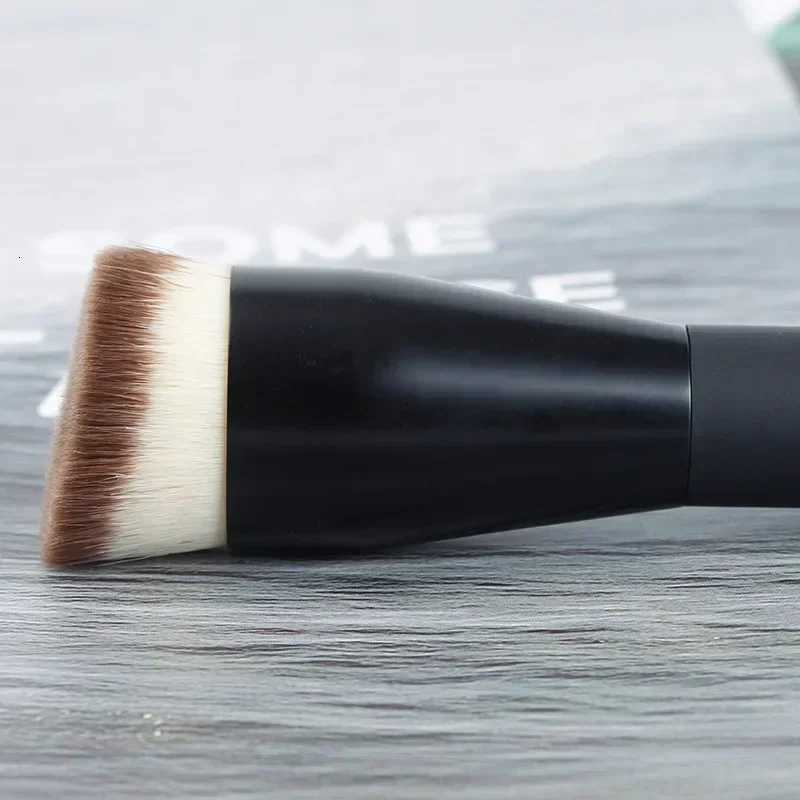 Flat Top Foundation Makeup Brushes Flat Angled Synthetic Hair Face Contour Foundation Liquid Cream Bronzer Buffing Makeup Tool XJ2500716