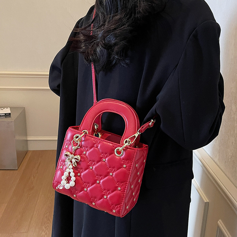 Designer 2025 Summer New Princess Diana Casual Handbag Niche Texture Fashion Versatile Shoulder Crossbody Light Luxury Women's Bag