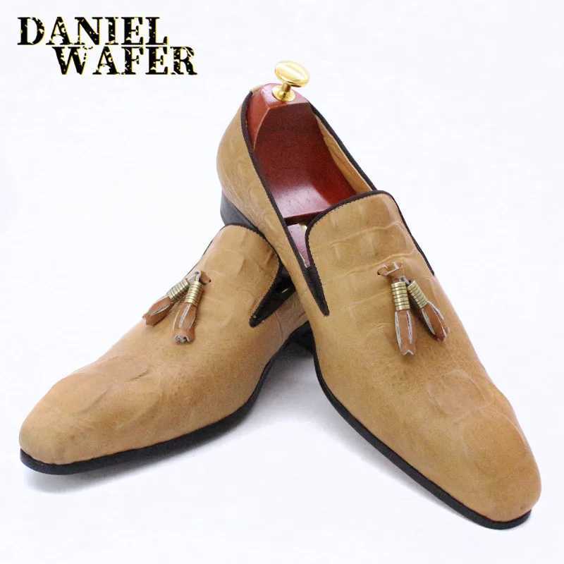 Fashion Men Loafers Shoes Crocodile Prints Tassels Loafers Natural Color Blue Red Shoes Casual Dress Summer Mens Leather Shoes W250716