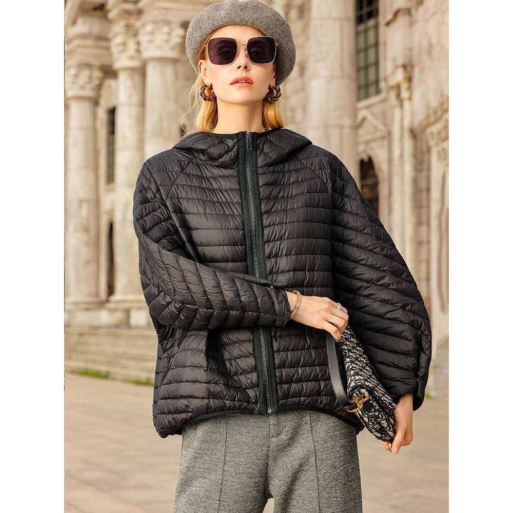 Lagabogy 2025 New Winter Short Puffer Jacket Women Ultra Light 90%White Duck Down Coat Loose Female Feather Parka Hooded Outwear MDNG