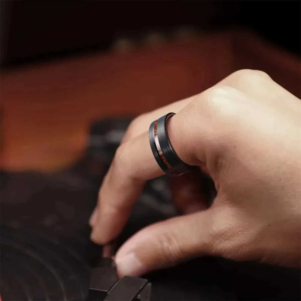 Fashion 8mm Black Men Stainless Steel Rings Black Brushed Koa Wood Rings for Men Women Wedding Engagement Jewelry Birthday Gifts S250716