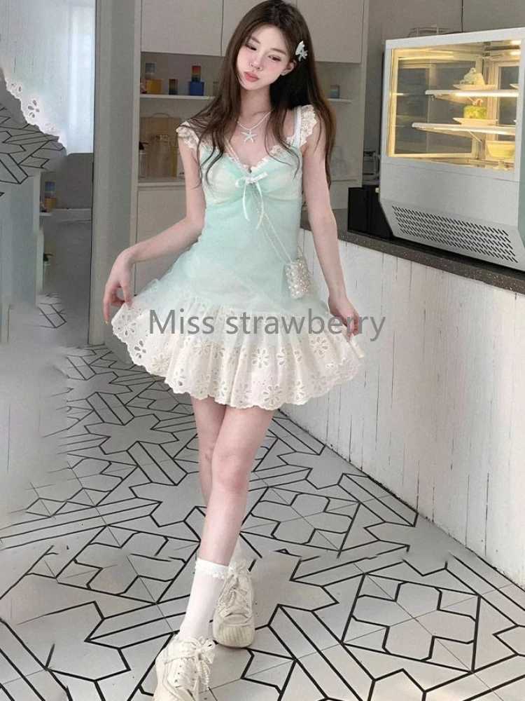 2025 Fashion Sweet Slim Lace Dress Women Design Chic Bow Sling Patchwork Dresses Female Pretty New Skinny Summer Beach Dress R250716