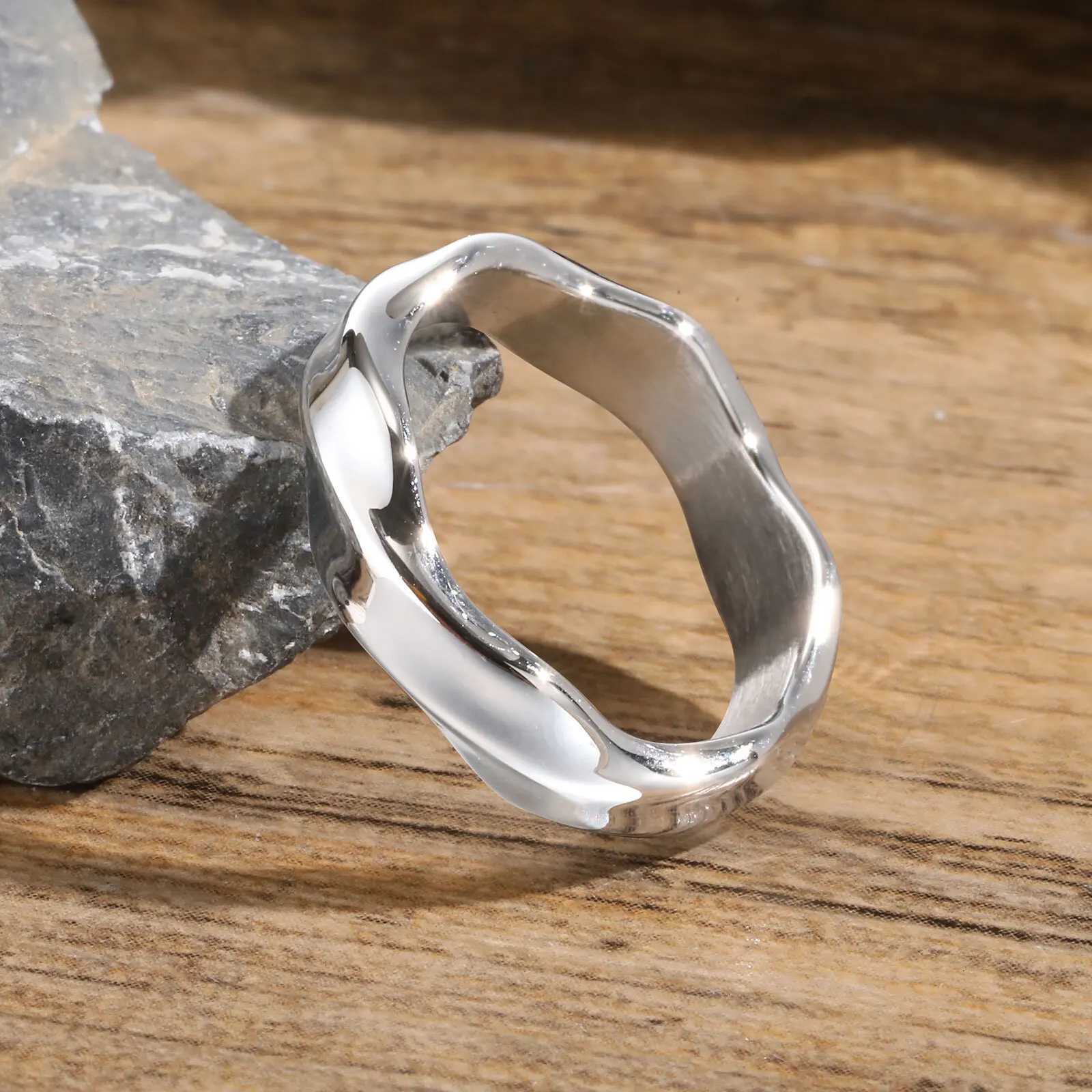 Vnox 2025 New Mobius Ring for Men Boys Oxidized Twisted Stainless Steel Finger BandRetro Endless Love Anniversary Gift for Him S250716