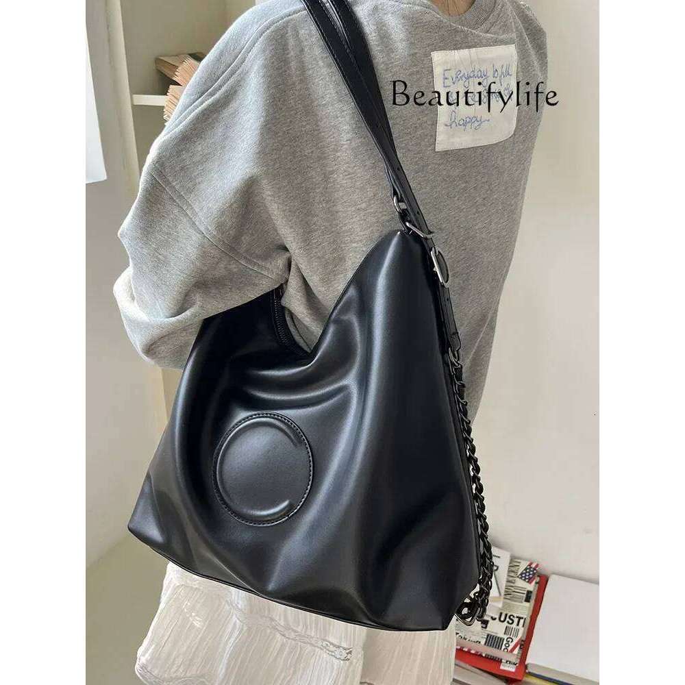 Design Soft Pitot Shoulder Underarm Bag Fashion Premium Commuter Chain Backpack