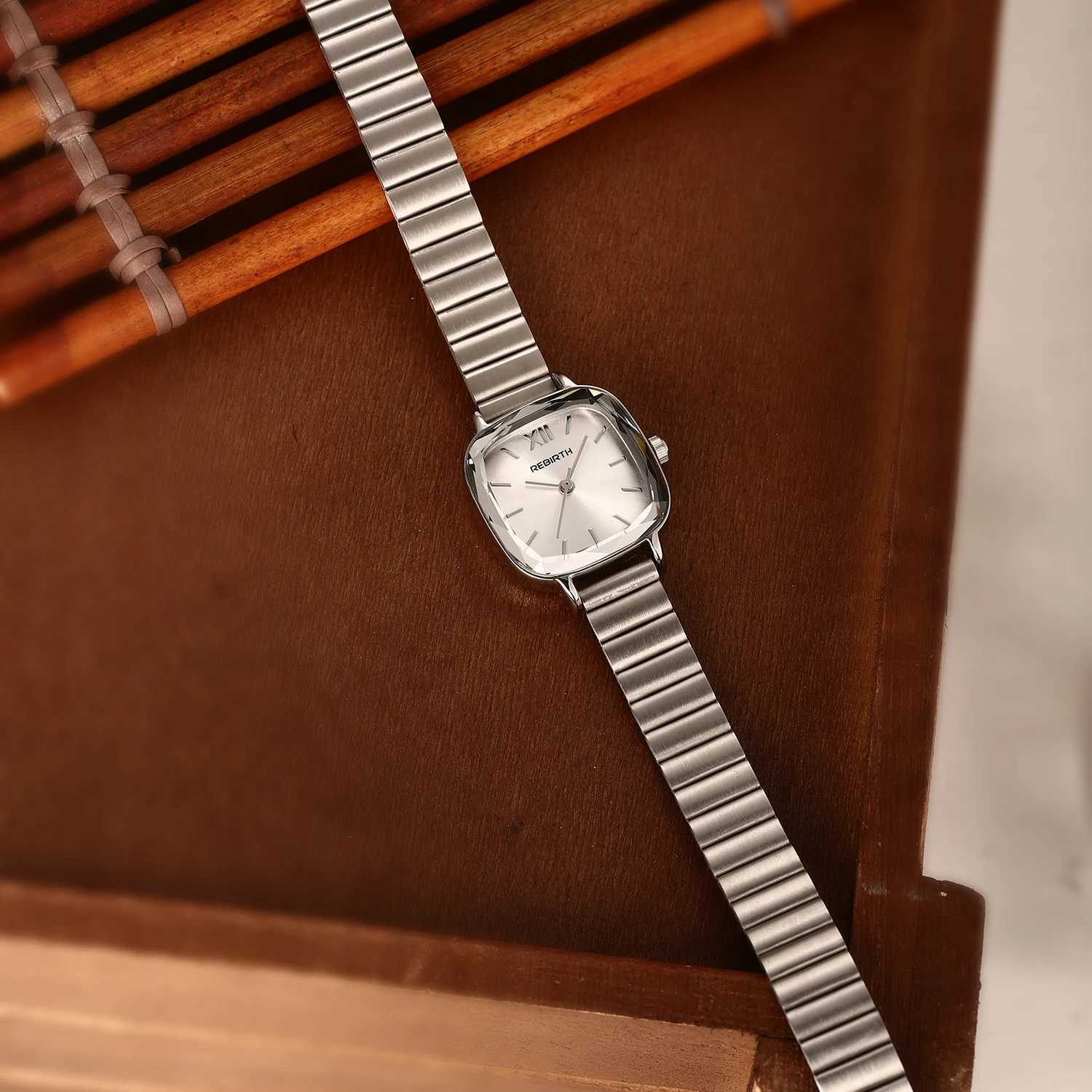 Casual Versatile Simple and Fashionable Mens Small Square Quartz Movement Y250715