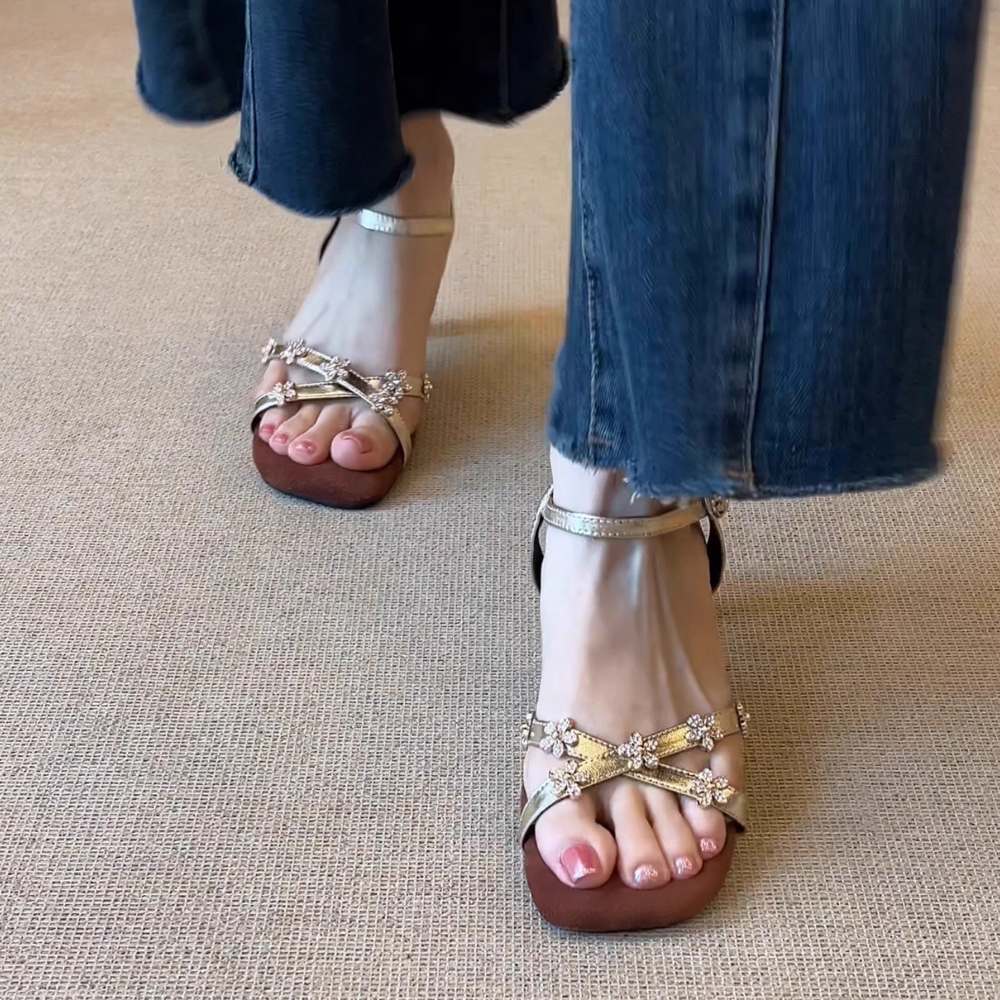 Designer sandals French Style Stunning Small Sandals for Women Summer Outdoor Wear Comfortable Thick Heel Soft Sole Non-Tiring High Heels 2025 New Wom