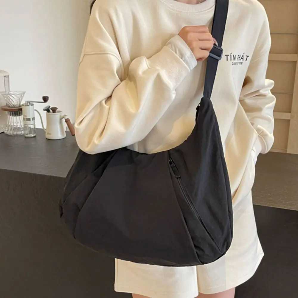 Korean Style Nylon Shoulder Bag Tote Bag Large Capacity Casual Dumpling Bag Solid Color Fold Oxford Cloth Underarm Bag Girls