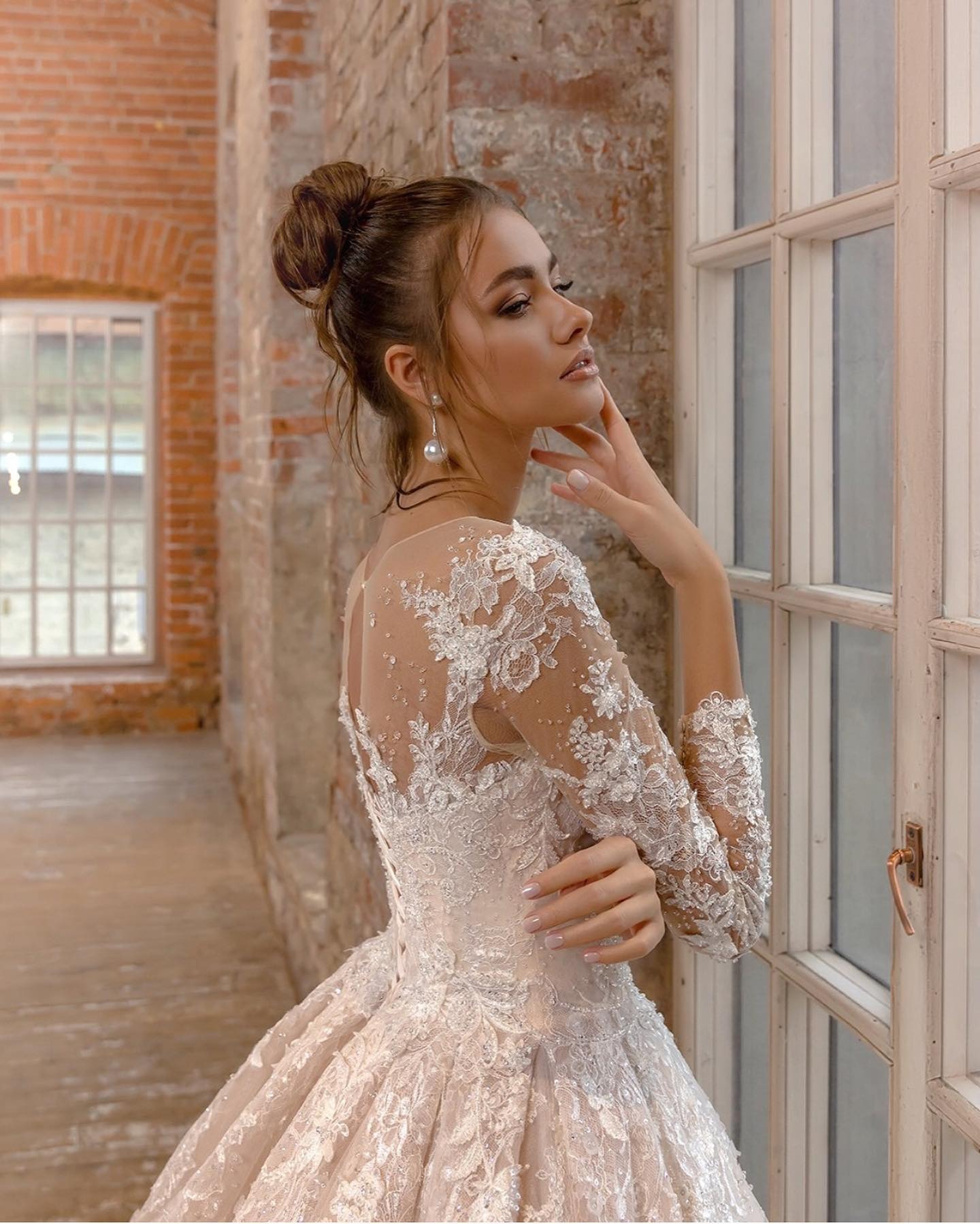 Gorgeous Wedding Dresses Long Sleeve Ball Gown Appliques Lace A Line Bridal Gowns Zipper Chapel Customized Vestidos De Novia