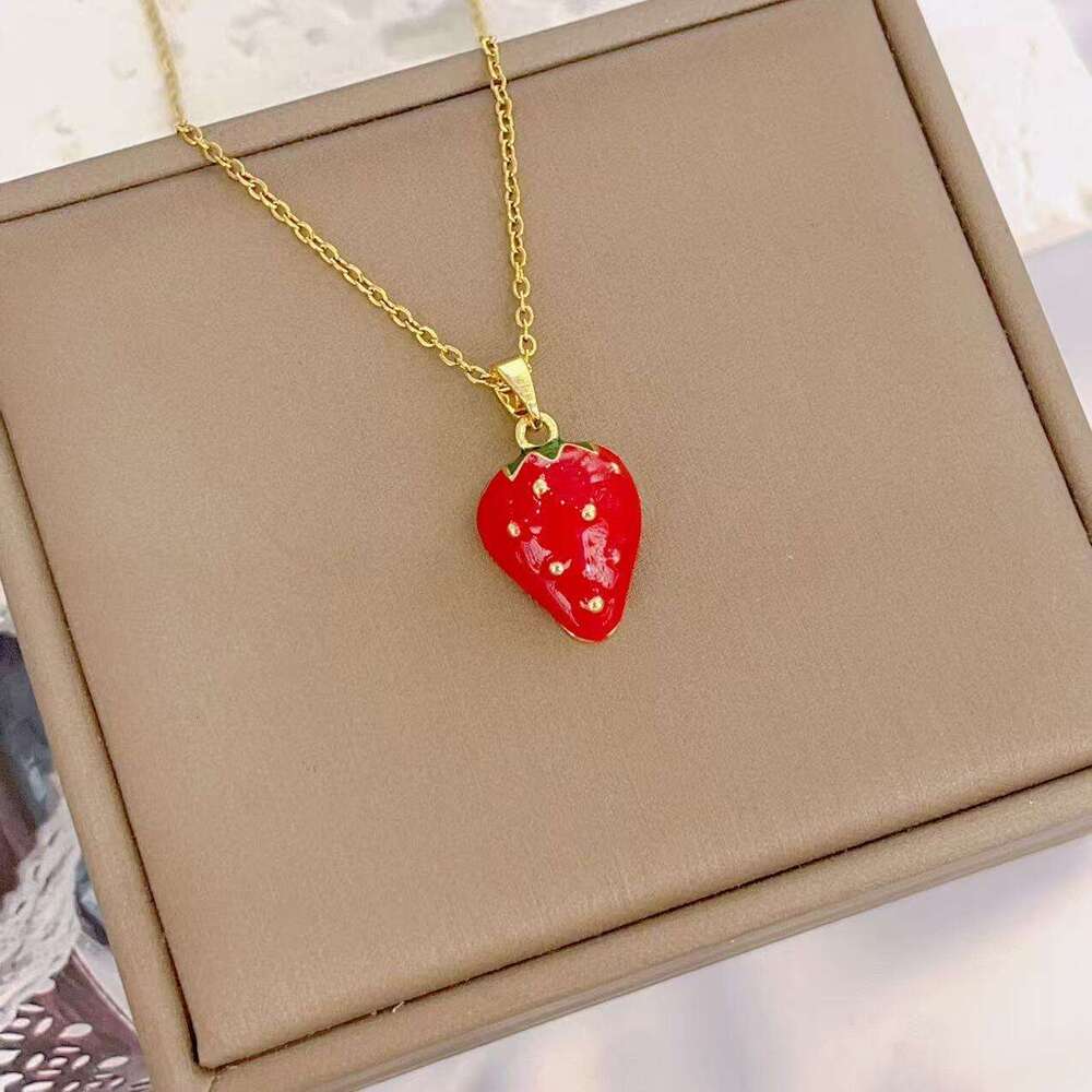 New Oil Painting Strawberry Series Titanium Steel Necklace For Women, Fresh And Sweet Fruit Design Copper Pendant Clavicle Chain Fa4