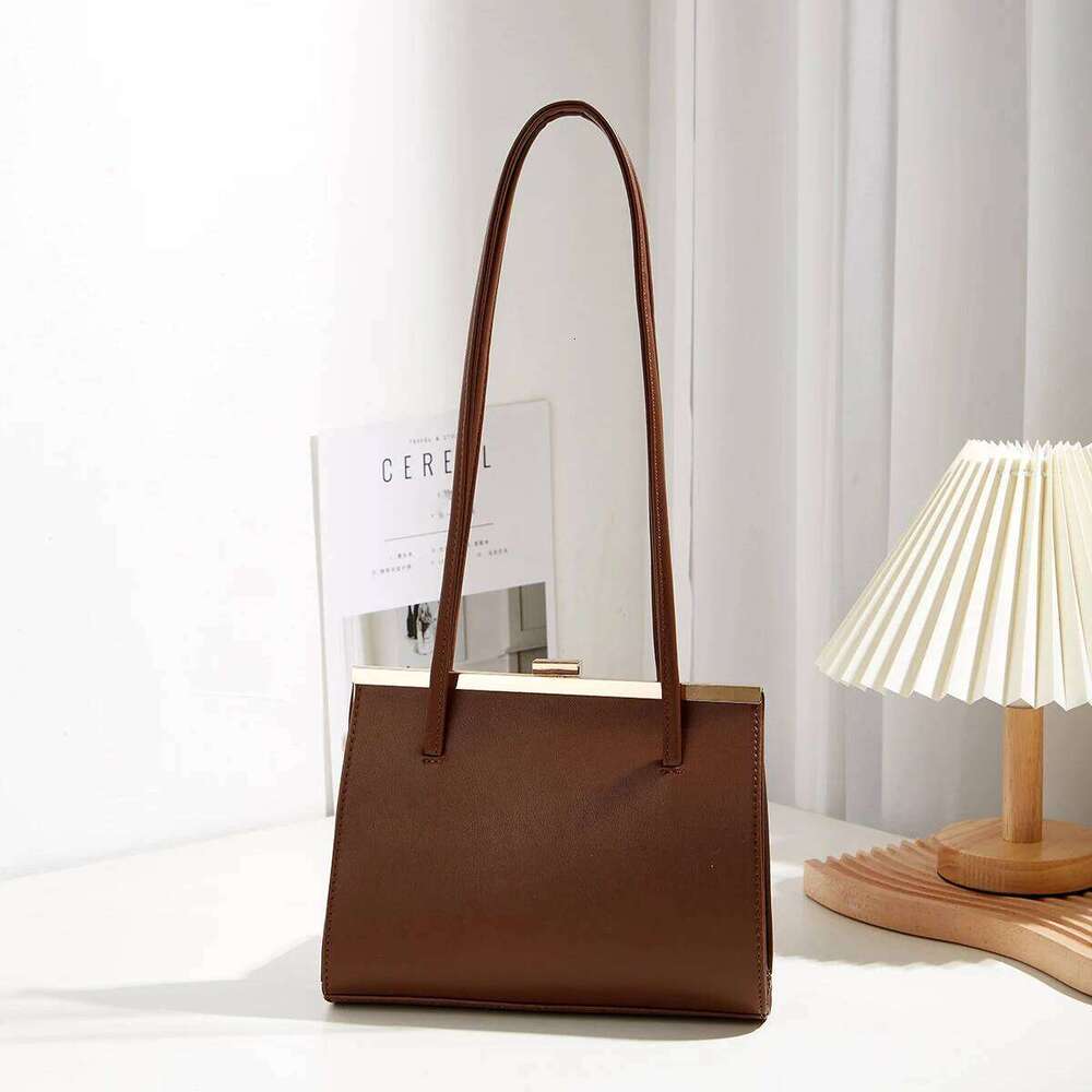 2024 Fashion New Large Capacity Joker Temperament Commuter Underarm Simple One-Shoulder Clip Bag Casual Handbag