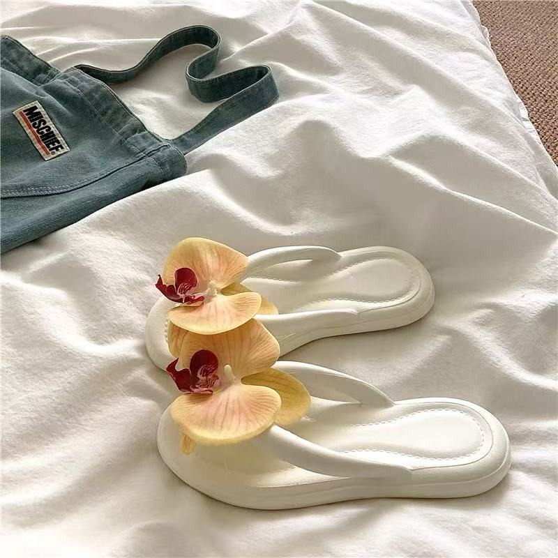 Fashionable Indoor/Outdoor Sandal Style Slippers Made from Lightweight Material