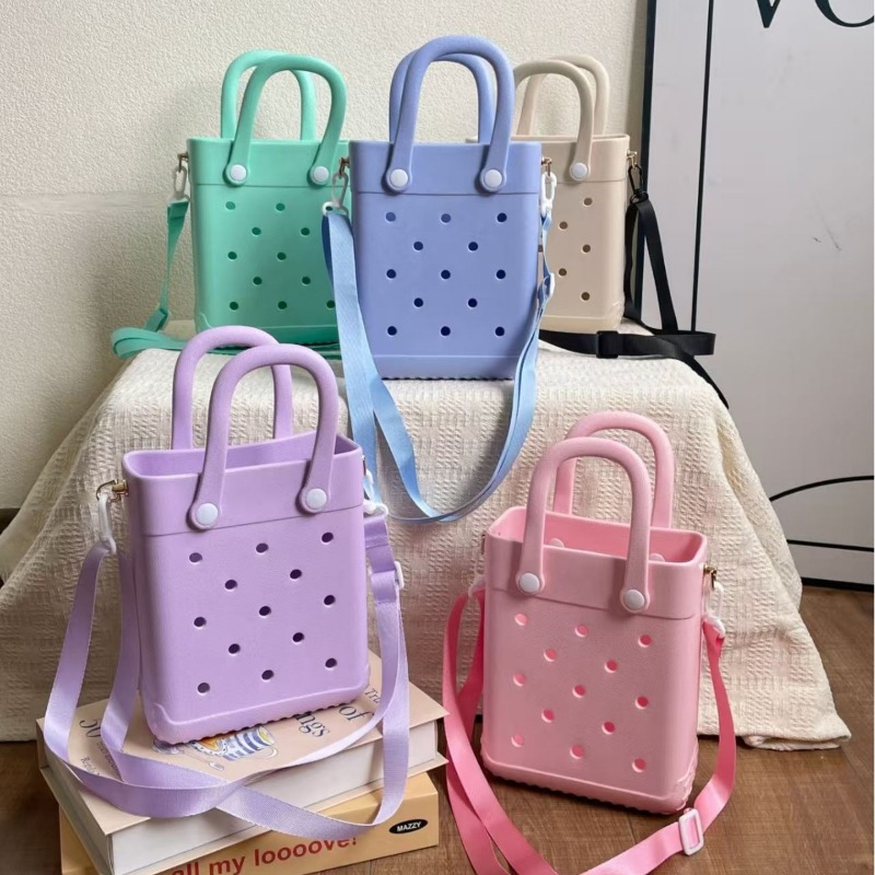 Fashionable Jelly Shoulder Bags Perfectly Suited for Casual Outings