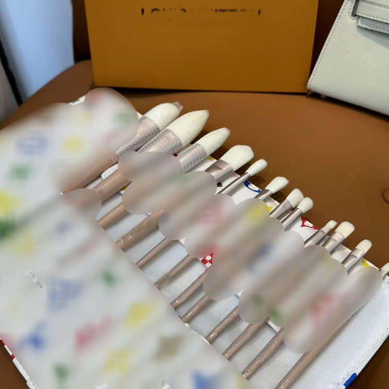 12-Piece Makeup Eyeshadow Blush Powder Concealer Highlighter Brush Beginner Female Full Set Brushes 255