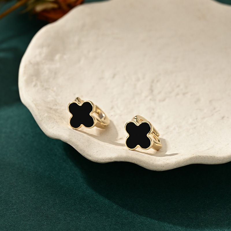 Fashion Leaf Clover Stud Versatile Simple High-End Light Earrings