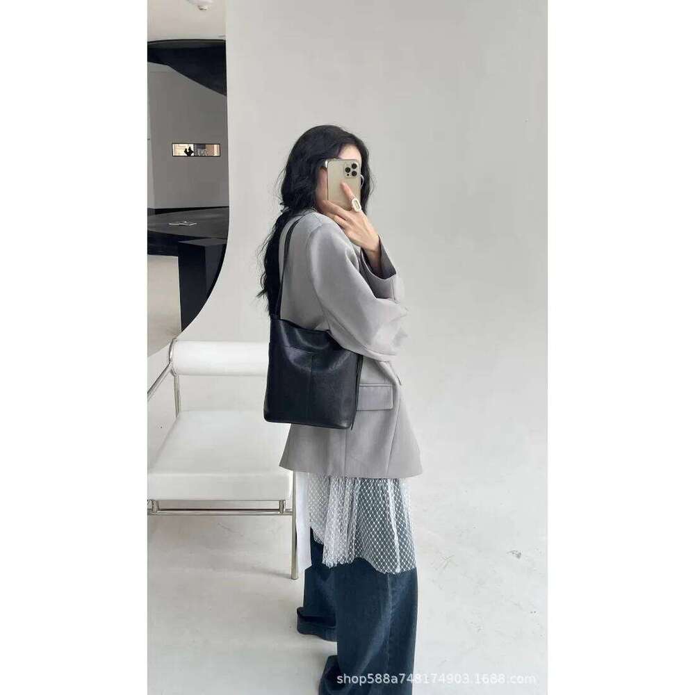 2025 Leather Large-Capacity Bucket Fashion New Trend Shoulder Armpit Crossbody Bag