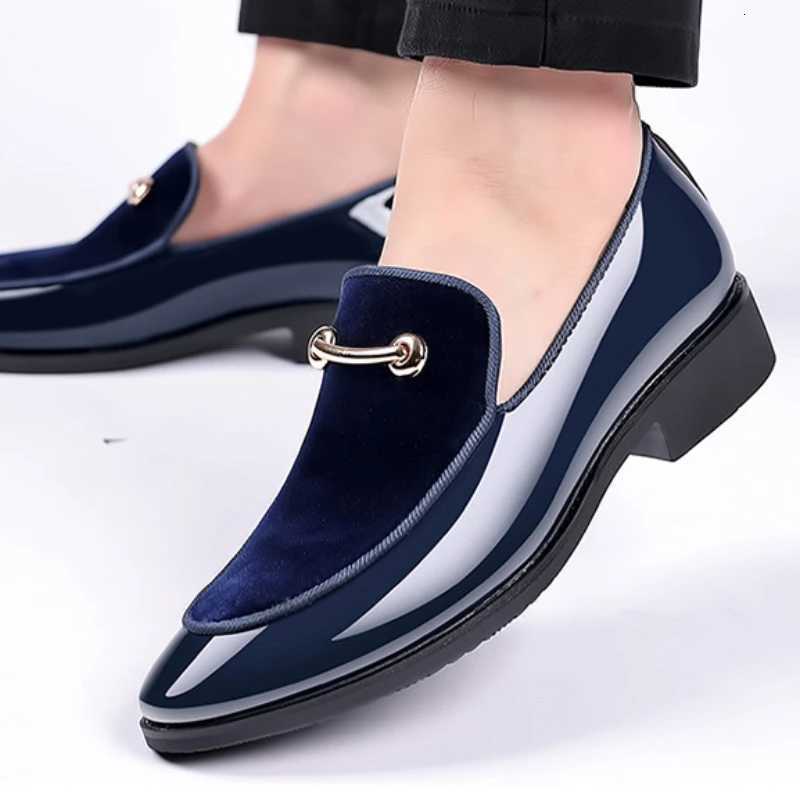 Mens Party Shoes Black Luxury Mens Formal Leather Shoes Slip on Patent Leather Business Casual Shoes Loafers Large Size Shoes Y250715