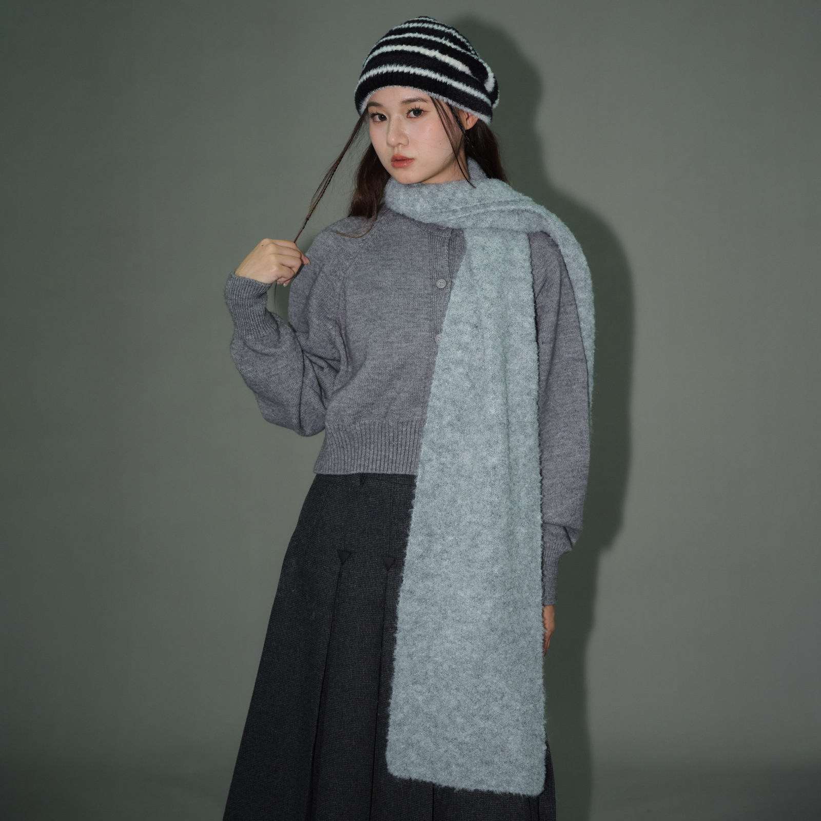 K1371 Manufacturer's self-made high-end design pure color retro wool blend autumn and winter warm knitted neck scarf for women