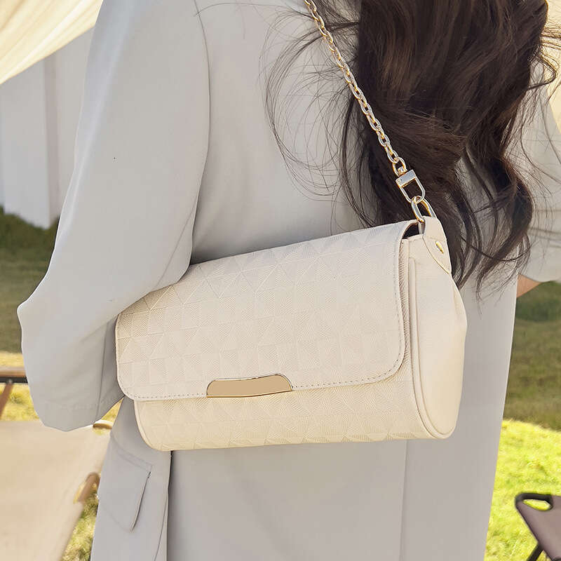 Crossbody 2024 Embossed Fashion Chain Shoulder Simple Flap Magnetic Buckle Underarm Small Women's Bag