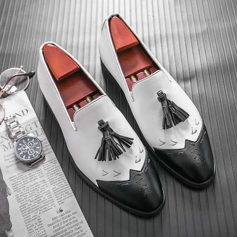 Retro Men Black White Patchwork Tassels Patent Leather Brogue Formal Dress Pointed Business Oxford Shoes for Wedding Prom Footwear Y250715