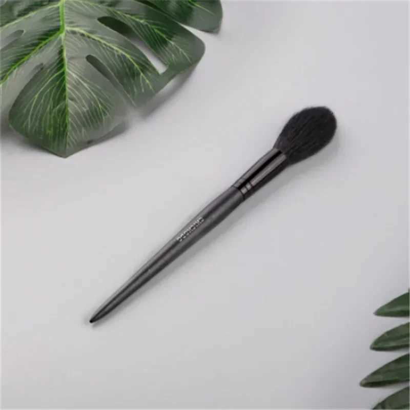 Long Handle Professional Makeup Brushes Powder Brush Face Makeup Highlighter Blush Blending Brush Concealer Beauty Tools XJ2500716