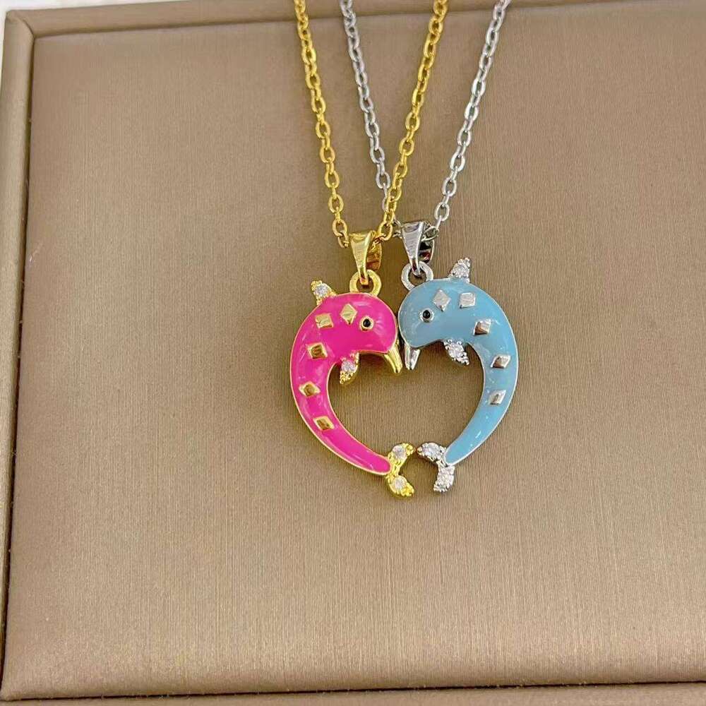 Cute Magnetic Dolphin Titanium Steel Necklace For Women Cartoon Marine Life Two-Piece Splicing Friend Gift Accessory Collarbone Chain Be0