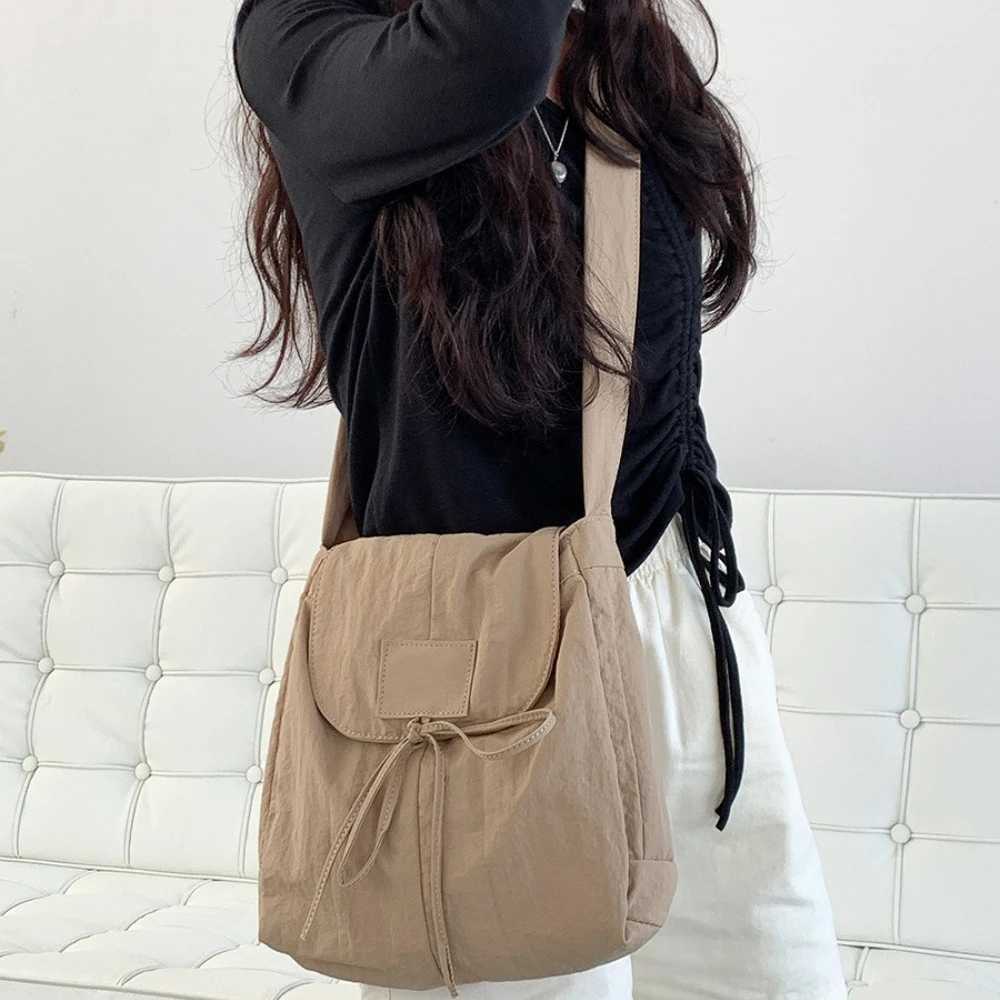 Vintage Flap Nylon Bow Crossbody Bag Large Autumn New Student Commuter Shoulder Bag Winter Solid Colour Simple Messenger Bag