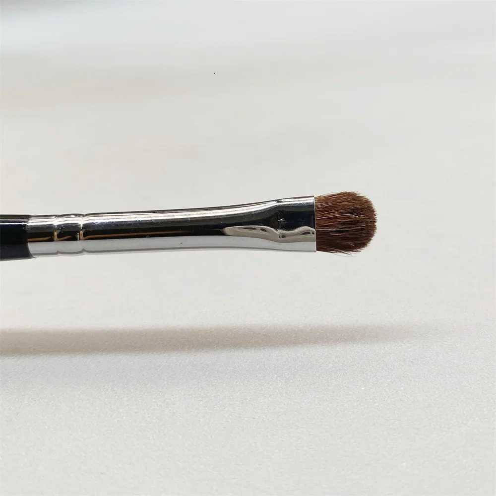 Detail Shader Brush 237 Small Shader Eyeshadow Smudging Eyeliner Cosmetics Makeup Brush Beauty Tool XJ2500716