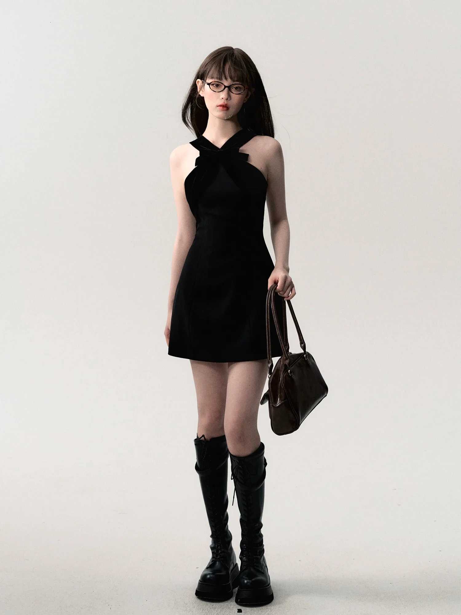 igh Quality Hot Selling Butterfly Knot Spliced Dress Waist Cinching Slimming Effect A-line Small Black Dress Wholesale Vestido R250716
