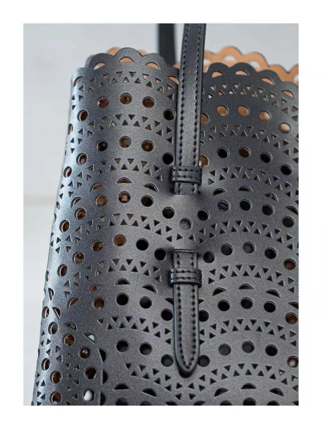 Brand Design Luxury High Quality Cowhide Shoulder Handbags For Women 2025 Large Capacity Genuine Leather Bucket Bag