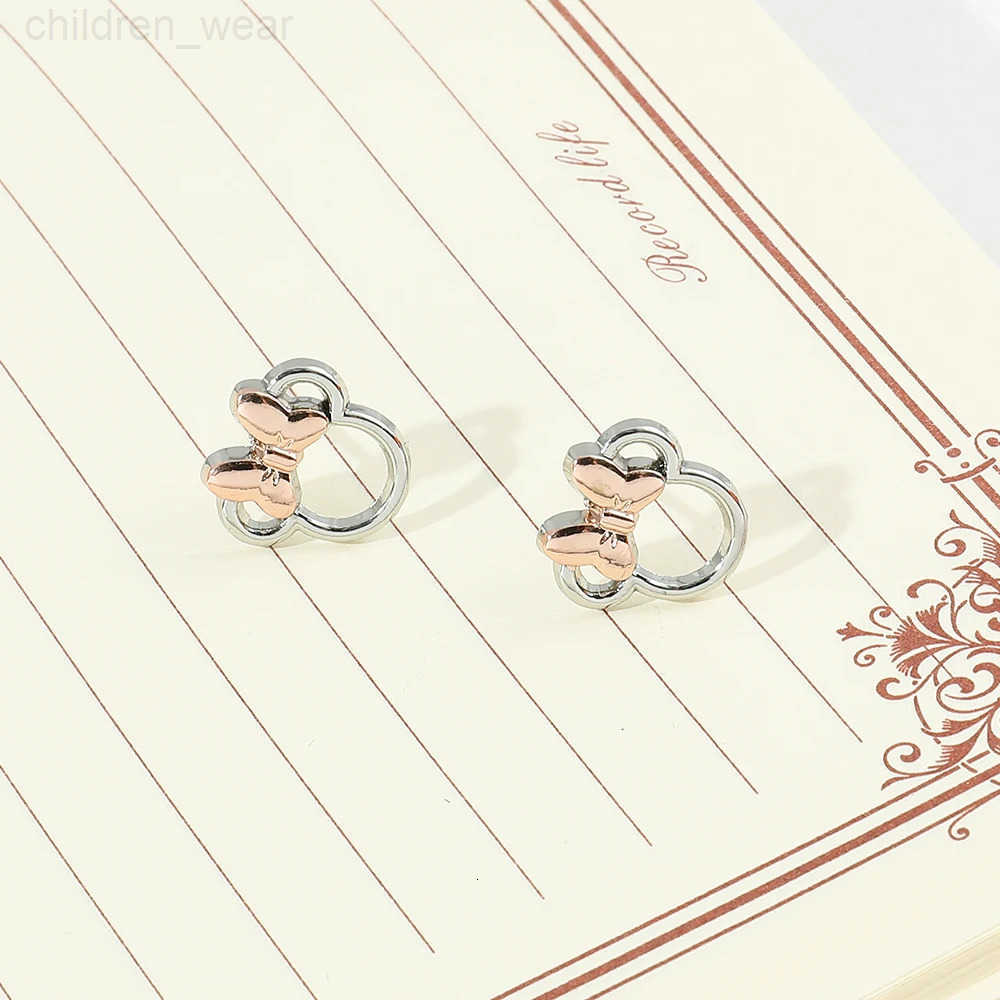 Disney Classic Cartoon Figure Minnie Mouse Fashion Simple Earrings Sweet Cute Small Fresh Ear Studs Jewelry Gifts for Girls W20250716