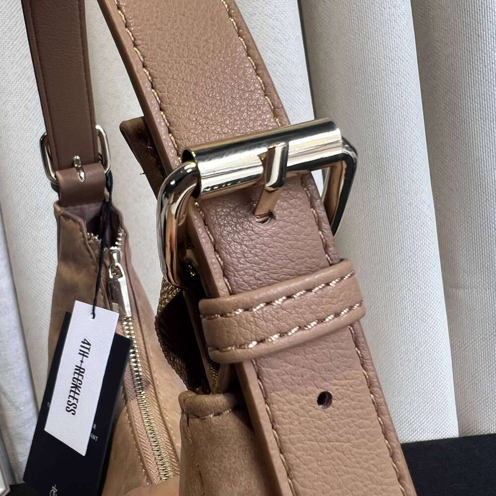 Elegant Suede Purse with Detachable Strap for Versatile Wear