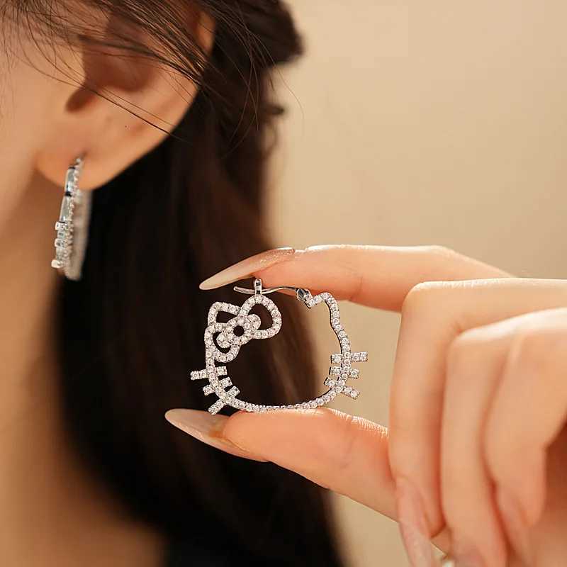 Sanrio Zircon Hollow Cat Ear Buckle Fashion Light Luxury High Sense Simple Stud Earring Korean Design Exquisite Earrings for Women w250716