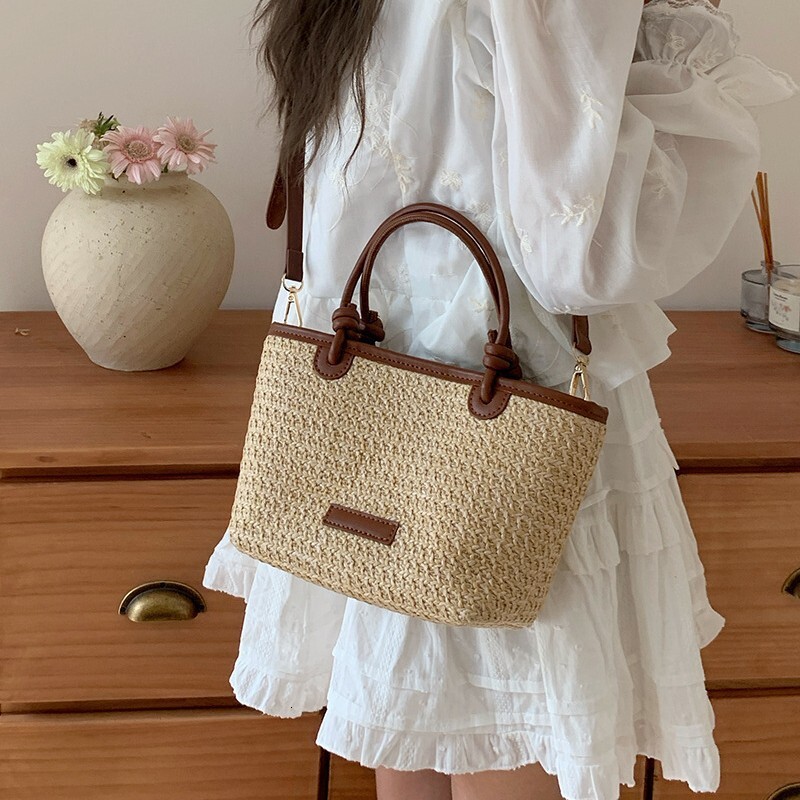 Designer 2025 Summer New Korean Style Straw Basket Crossbody Fashion Simple Bucket Women's Light Luxury Bag
