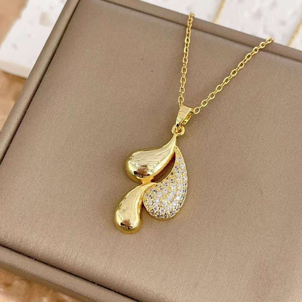 Niche Light Copper Gold-Plated Zircon Water Drop Pendant Titanium Steel Necklace For Women Versatile Non-Fading Collarbone Chain Fbe