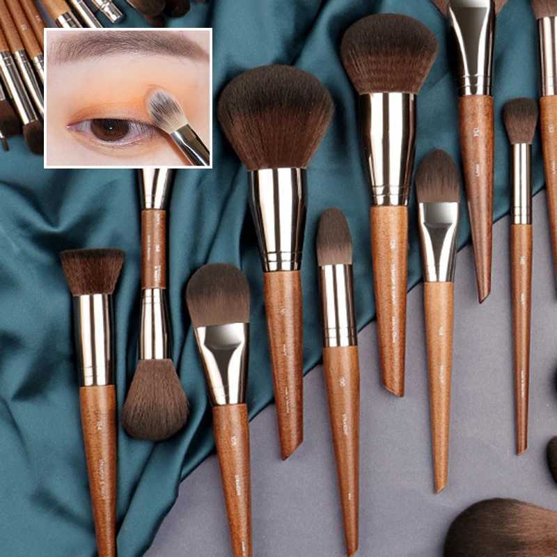Professional Soft Makeup Brush Makeup Tools Liquid Foundation Concealer Makeup Brush Wooden Handle Brushes Beauty Tool Wholesale XJ2500716