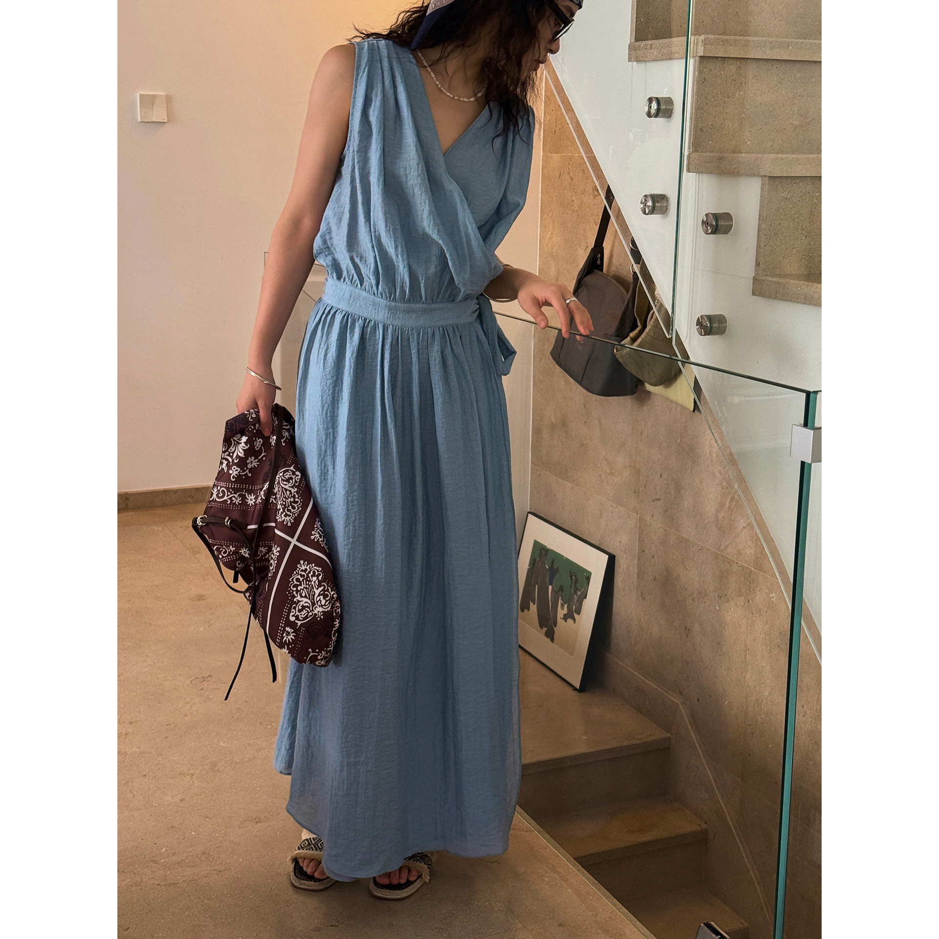 2025 Summer New French Romantic Waist-Cinching Pleated V-Neck Sleeveless Dress Lightweight and Elegant Long for Women
