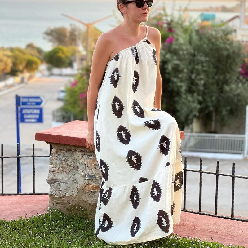 2025 Cross-Border Foreign Trade European and American Style Dress Summer New French Design Sense One-Shoulder Strap Beach Women's