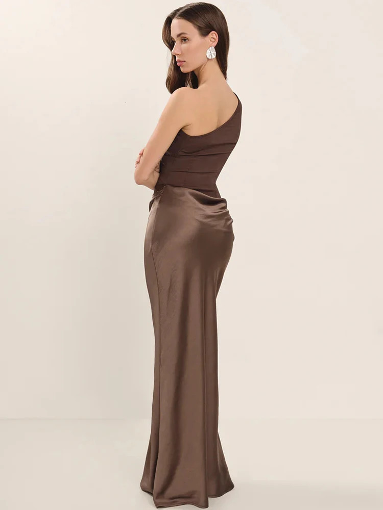 Mozision Satin Inclined Shoulder Sexy Maxi Dress Women Fashion Patchwork Sleeveless Backless Bodycon Evening Club Party Dress 250715