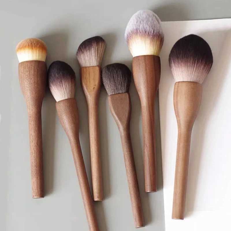 1Pcs European Vintage Wood Handle Makeup Brush High Quality Walnut Loose Powder Blush Foundation Contour Brush Super Soft XJ2500716