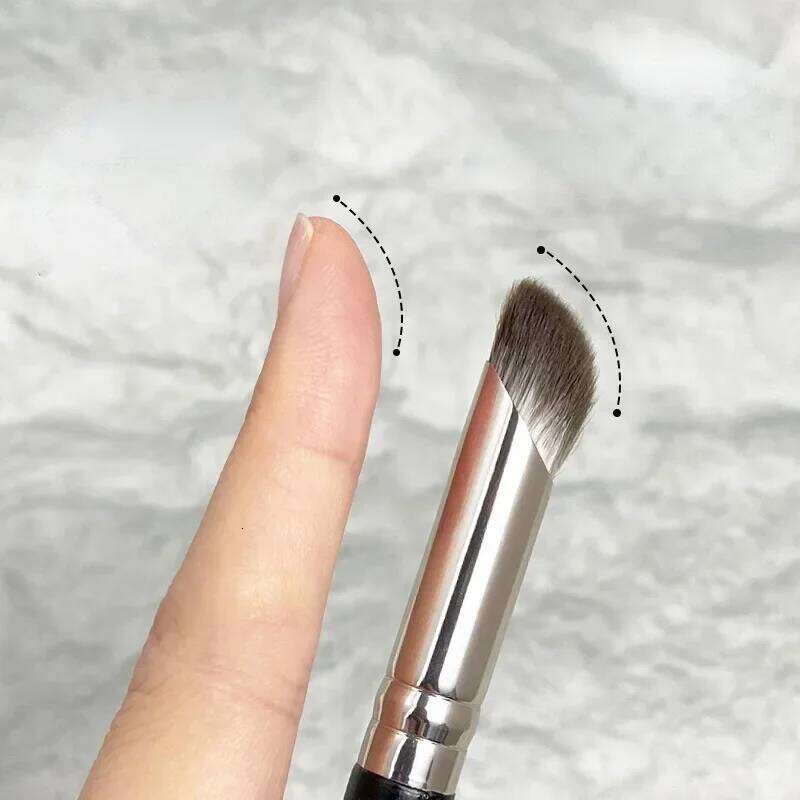 1 Pcs Concealer Brushes Precision Soft Fluffy Sdge Brush Cover Acne Dark Circles lti-Function Detail Makeup Tools X250716